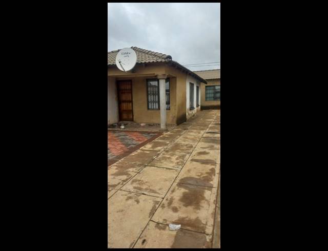 2 BEDROOM HOUSE FOR SALE IN PROTEA GLEN EXT